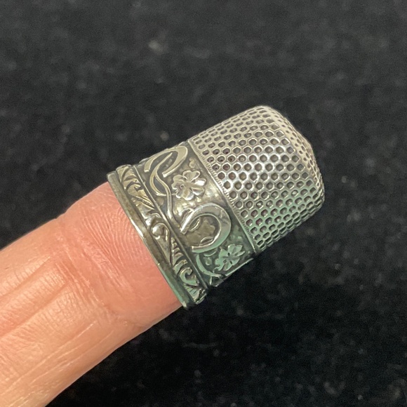Vintage Ornate Silver Thimble - Picture 3 of 6